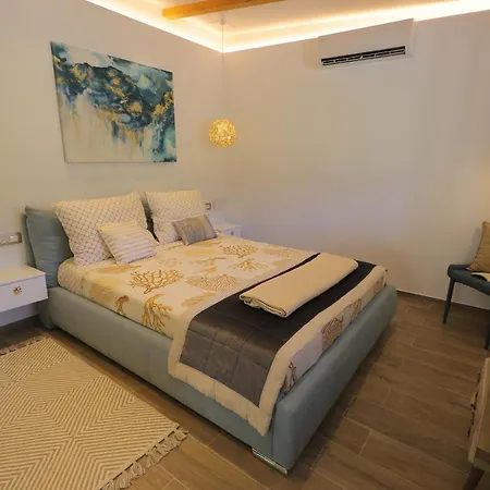 With A Parking Space Hvar - 15460 흐바르