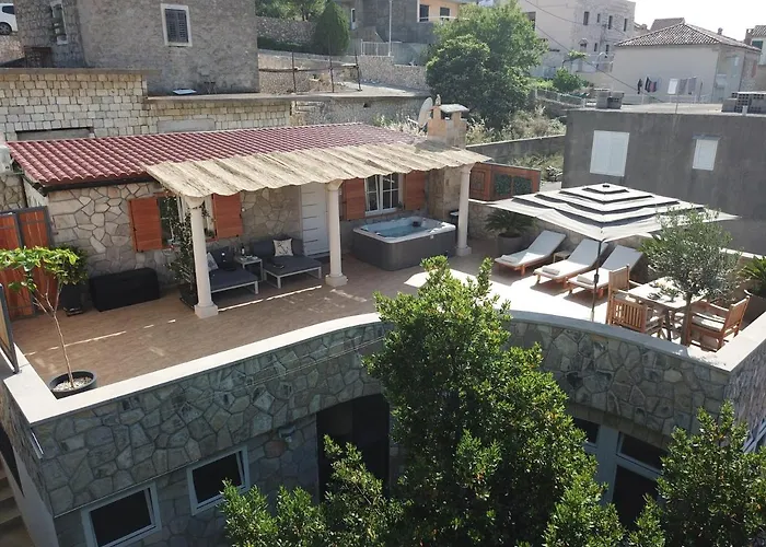 Daire With A Parking Space Hvar - 15460